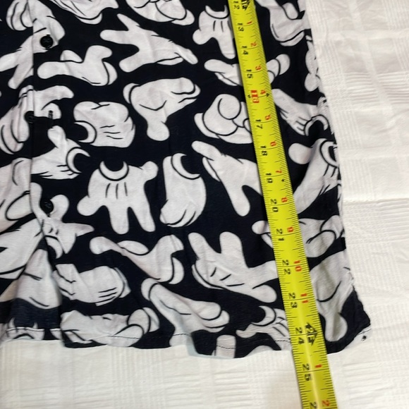 Mickey Mouse Women’s Glove/Hand Symbol Button down shirt Size Small - Picture 7 of 7